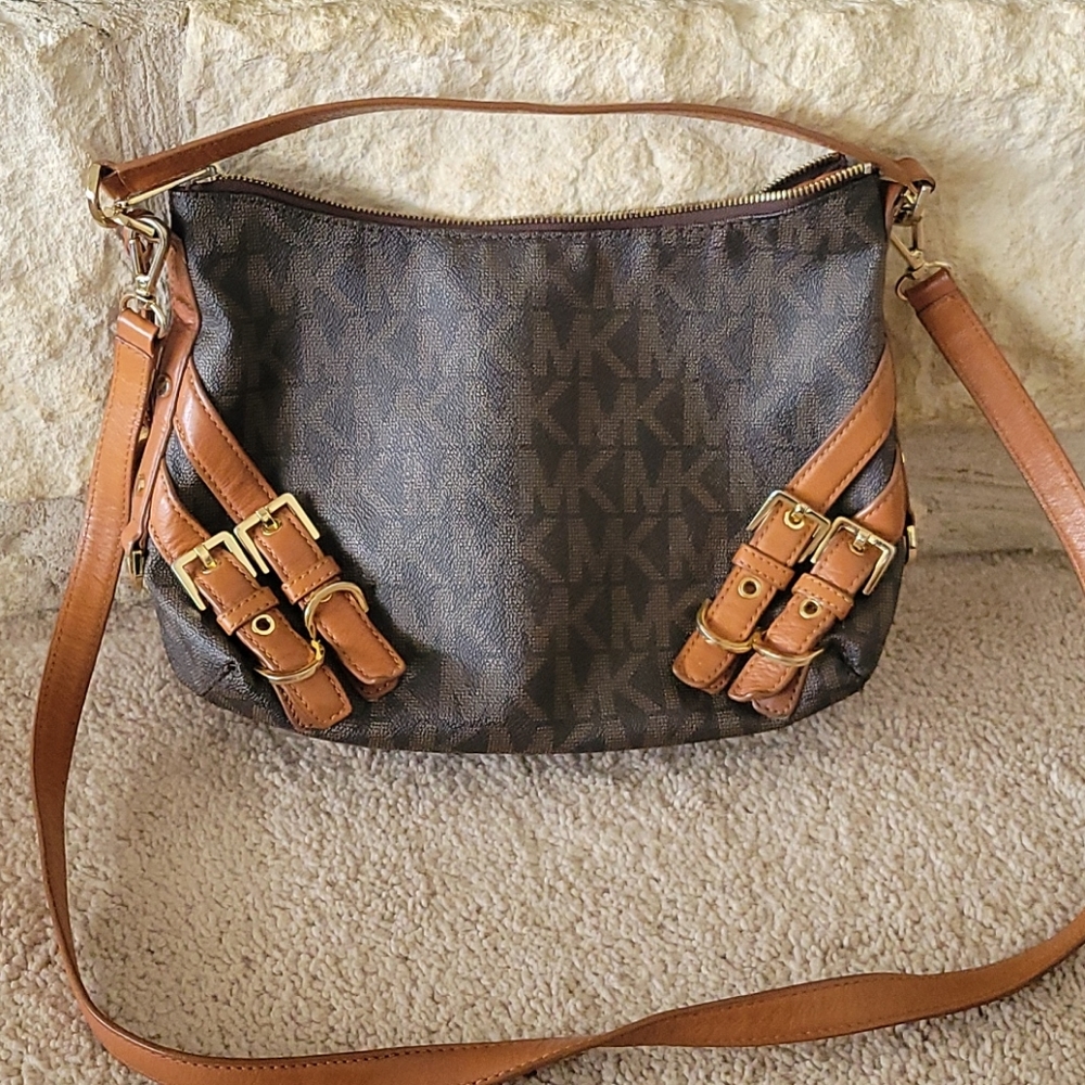 Great crossbody and shoulder bag